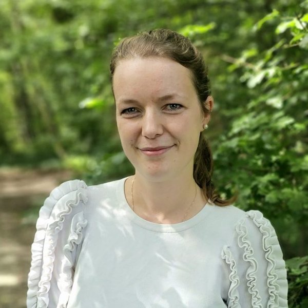 Kathrin Sander, Her About page: “So entschied ich mich für eine Ausbildung beim BFB Institut und bin nun bindungsorientierte… in Salzgitter, Germany