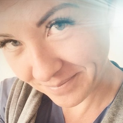 Christiane Lang, A qualified midwife and occupational therapist: “examinierte Hebamme und Ergotherapeutin”. Her VGKS register entry reads:… in Leipzig, Germany