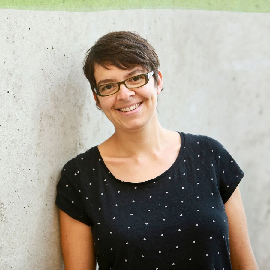Nicole Roth, She lists herself as “babyfreundlich zertifizierte Apothekerin, Still- und Laktationsberaterin IBCLC, Schlafberaterin… in Nuremberg, Germany