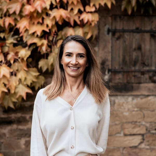 Anna Schneider, “absolvierte ich 2022 die Ausbildung zu Still-, Schlaf- und Beikostberaterin am BFB-Institut”. in Bietigheim-Bissingen, Germany
